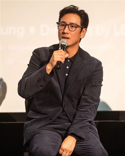 許光漢現身李善均靈堂！生前疑涉毒「慘遭換角」　無緣合作留遺憾