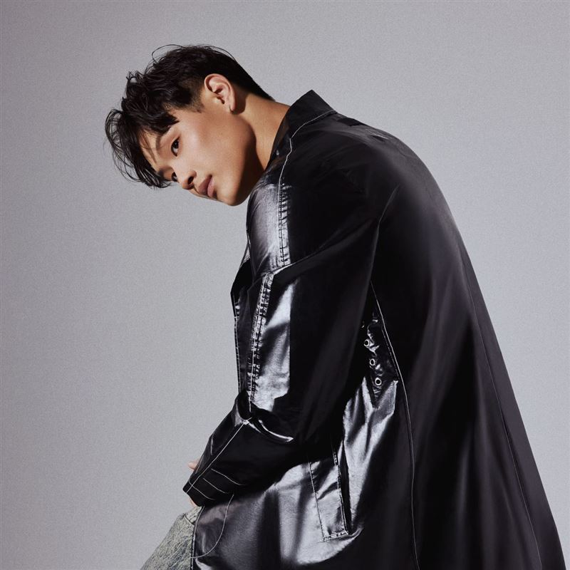 男歌手抖音創1億觀看量!合照海賊王索隆新田真劍佑 外洩私下面