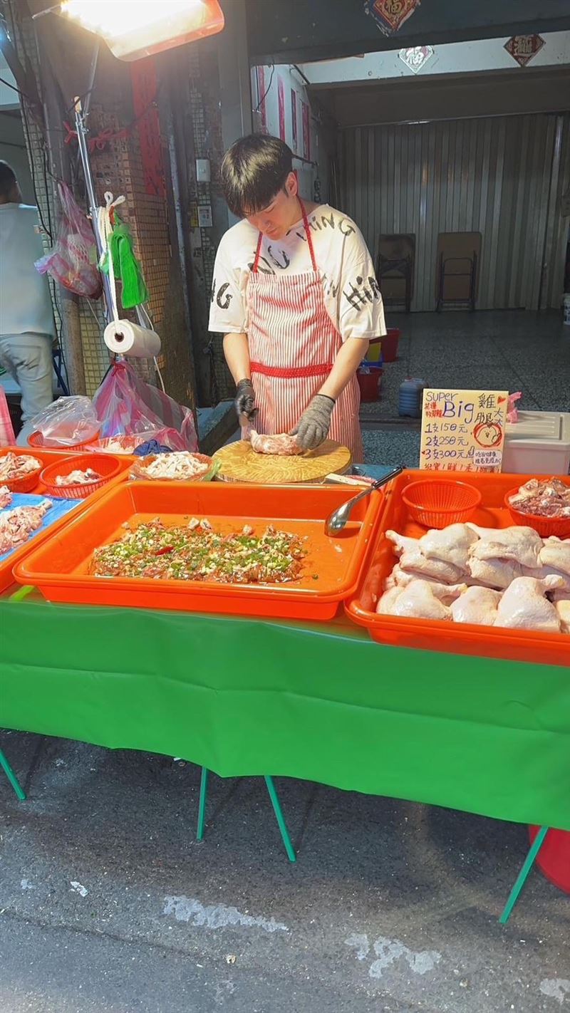 沈建宏市場剁雞腿 曹西平嗆酸民:有什麼好淪落的,難道要餓死嗎?