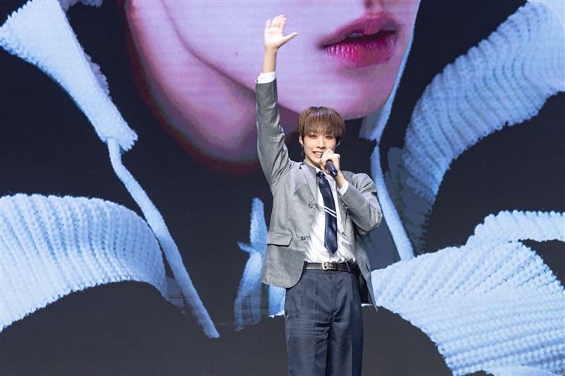 陳冠叡台上道謝險落淚！粉絲狂吼「不准哭」    家人驚喜現身賀生日