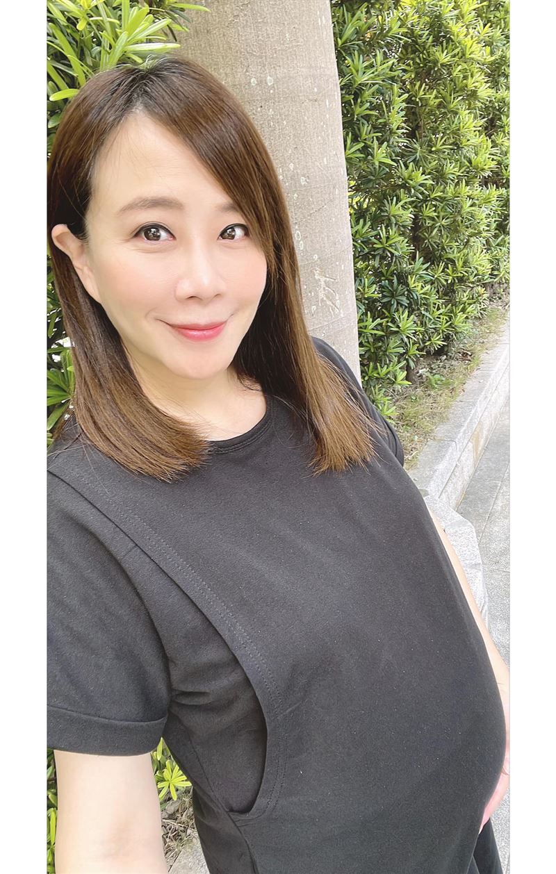 秦綾謙產後首回主播台！「近照曝光」網驚呼：更漂亮