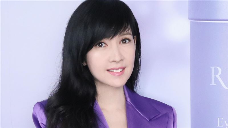 56歲周慧敏素顏真面目曝光!辣秀鉛筆美腿 1天只吃1條咖啡捲被醫生警告