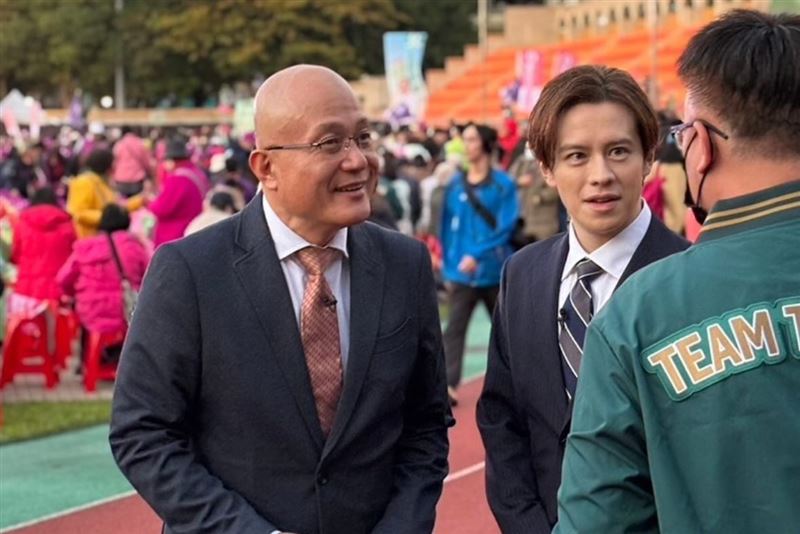 日本混血男神突現身賴清德選前之夜!西裝筆挺「親臨板橋」粉絲超驚訝