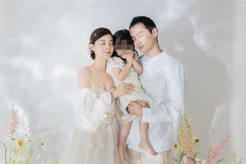 剛到目的地…3歲女兒鬧脾氣爆哭！張捷夫妻掉頭回家：孩子教育不能等