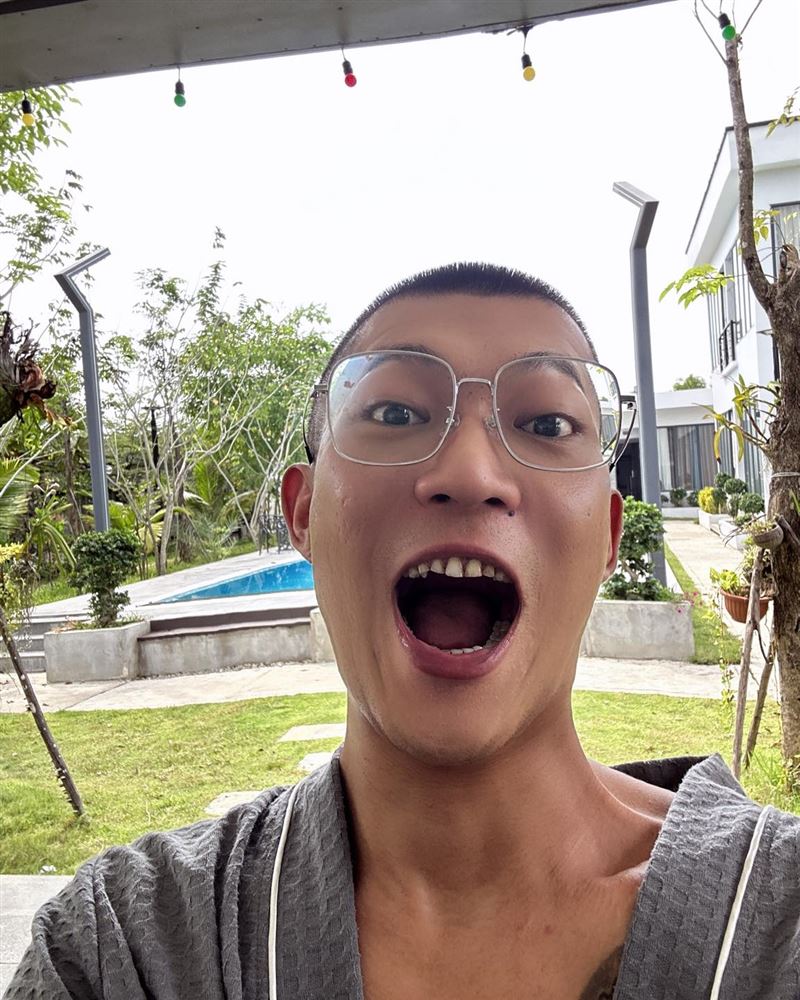 有文化的89不會當街K人」！鳳梨評Toyz被打：動手還好，白目也不對