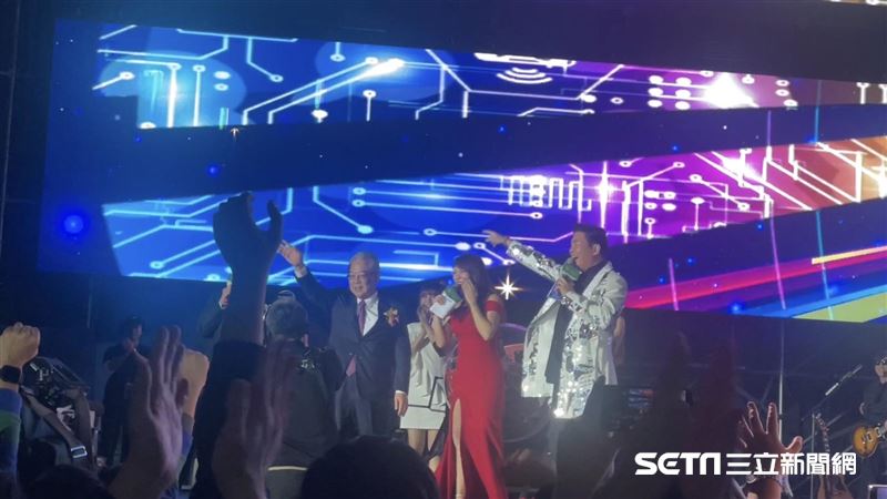 仁寶萬元紅包人人爽領!獎金豪灑近億 伍佰驚喊:你們尾牙很好玩餒~