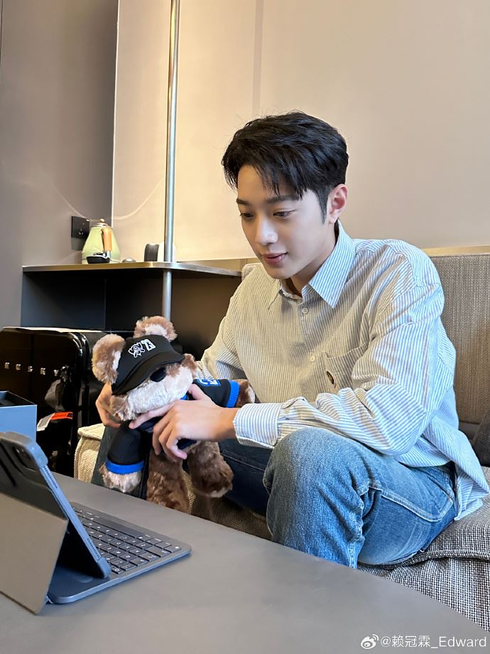 賴冠霖曾立誓不再犯！「又被拍隨便丟菸蒂」　陸網怒：沒什麼素質