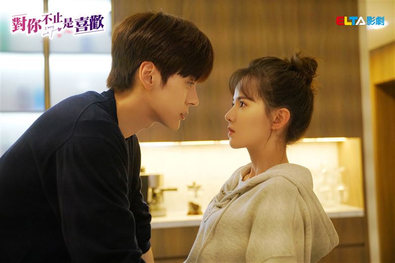 中國最帥霸總漲粉17萬！「穿襯衫激戰女主」登熱搜600萬人搶看