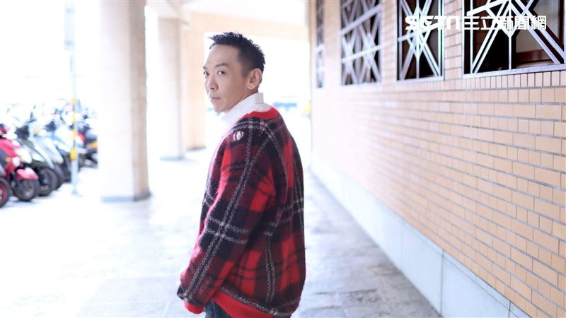 獨家/台灣首位出櫃媒體人吳小帽!遺憾媽來不及知道 揭同居日本爸內幕