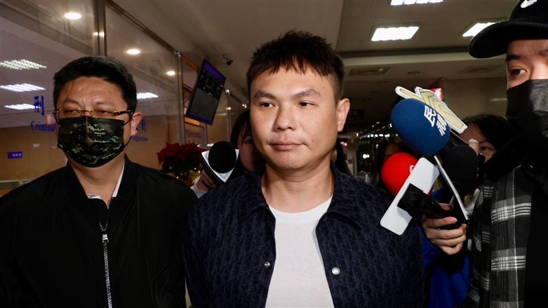 超哥認證「好朋友」!網灌爆臉書疑挺黑道 王閔生急切割:該怎辦就怎辦