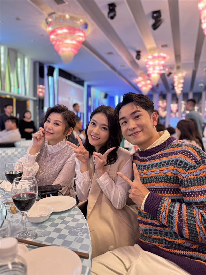 才公告下週要結婚！《天道》男星「同框前妻」牽手甜蜜互動全見光