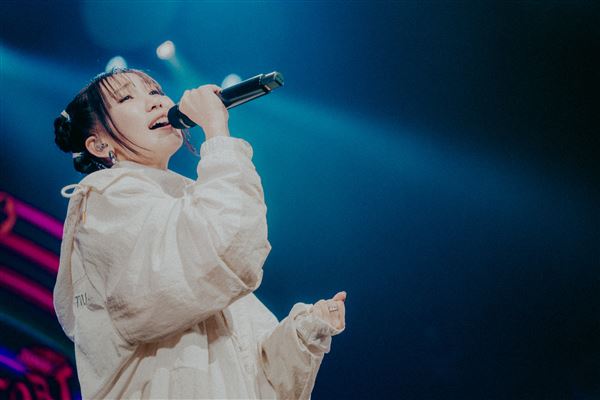 YOASOBI唱80分鐘不斷電！飆中文喊：我愛麻糬　重現〈Idol〉地板狂震