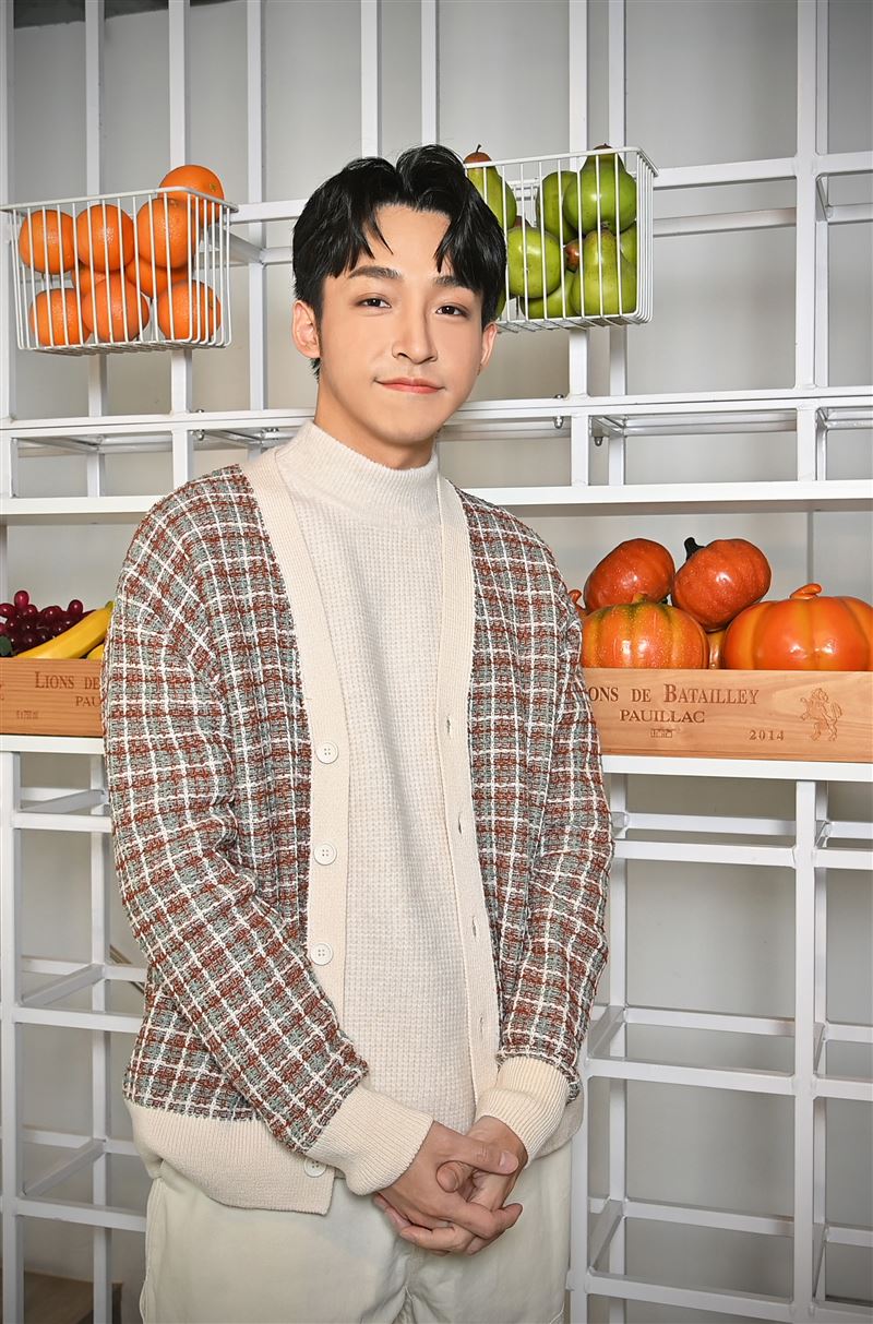 獨家／從小被騙「媽被車撞死」台8男星跟繼母一起生活　到小三才知真相