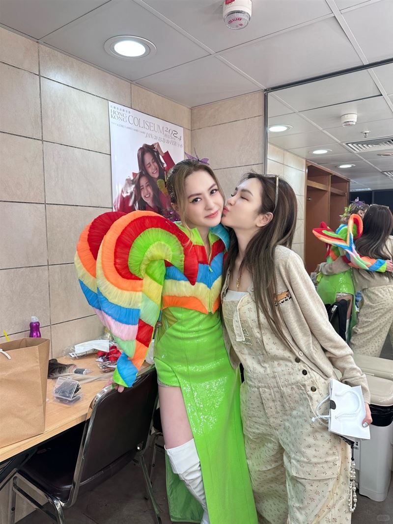 周揚青送蛋糕被嫌醜！驚人價格遭挖「最貴要14萬」　陸網全傻眼