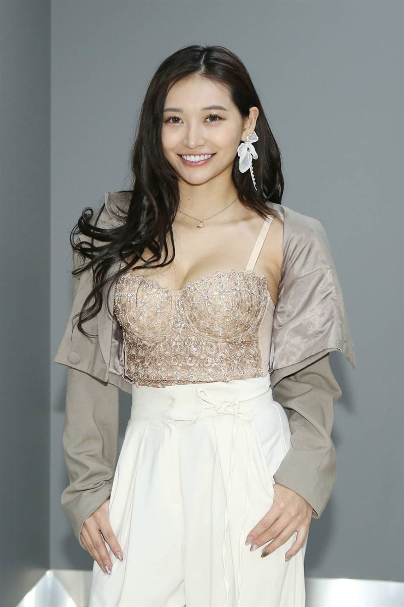 祈錦鈅產後首露面！甩20公斤炸「超兇上圍」不科學身材辣爆了