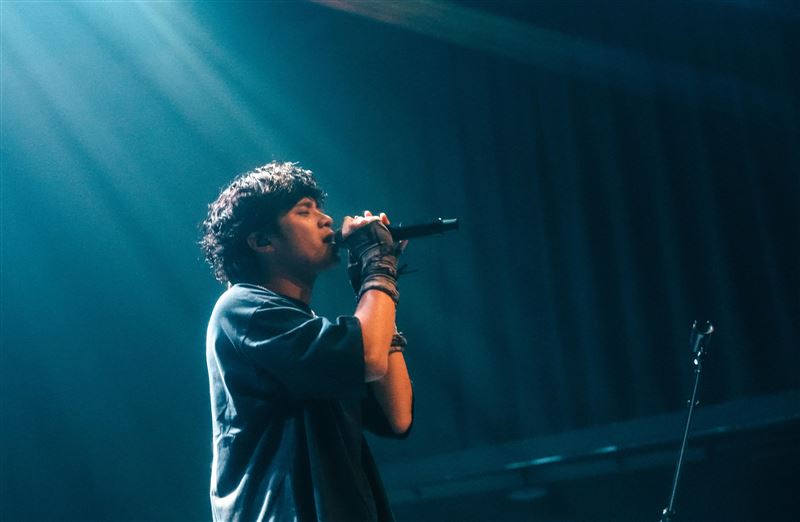 周杰倫都說讚！2男星快閃信義區掀暴動　新歌登YT發燒超狂