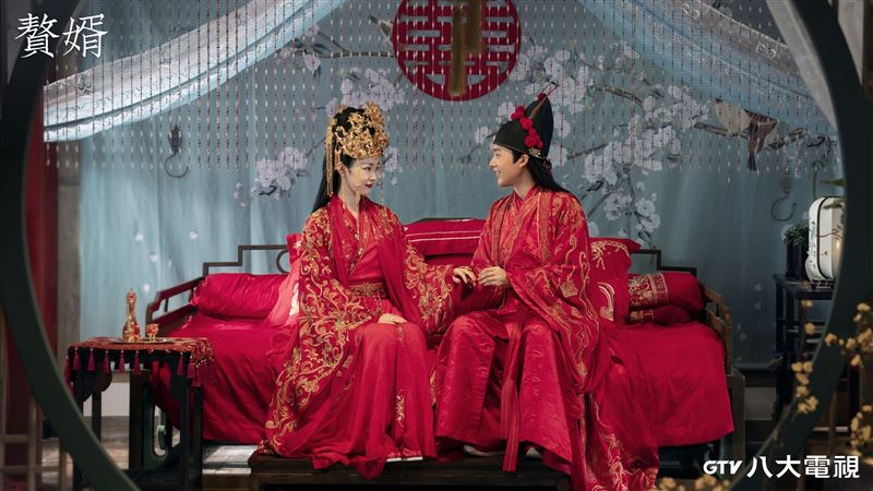 中國男星無預警喜曬中式婚紗照！網友竟相勸：別回相聲圈了