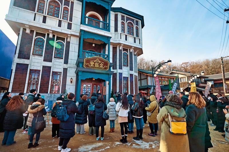 《京城怪物》2季狂燒16億！朴敘俊當鋪「金鈺堂」超壯觀　奢華內裝曝光