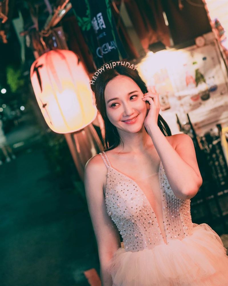 46歲女星除夕節目秀屁股蛋嗨跳!主持人驚吐「傷害觀眾眼睛」全場笑翻