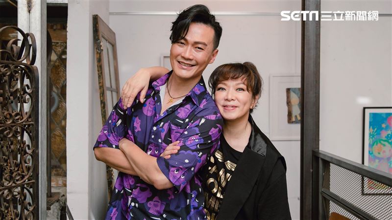 趙詠華離婚林俊逸!牽手小29歲鮮肉男星全被拍 首度合作選這兩首情歌