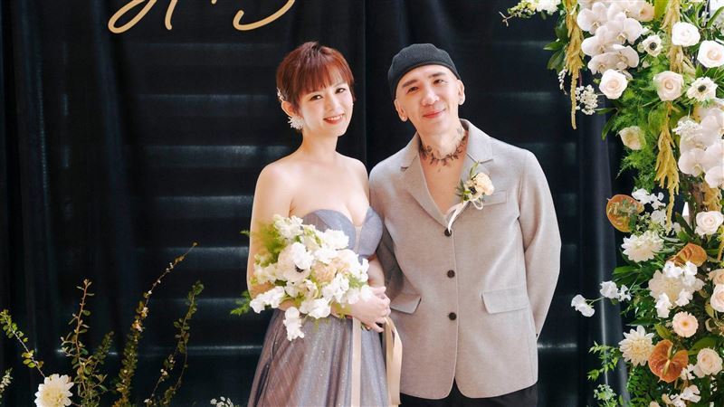 才剛辦婚禮1個月！作家H、陳珮甄宣布分手　導火線曝光