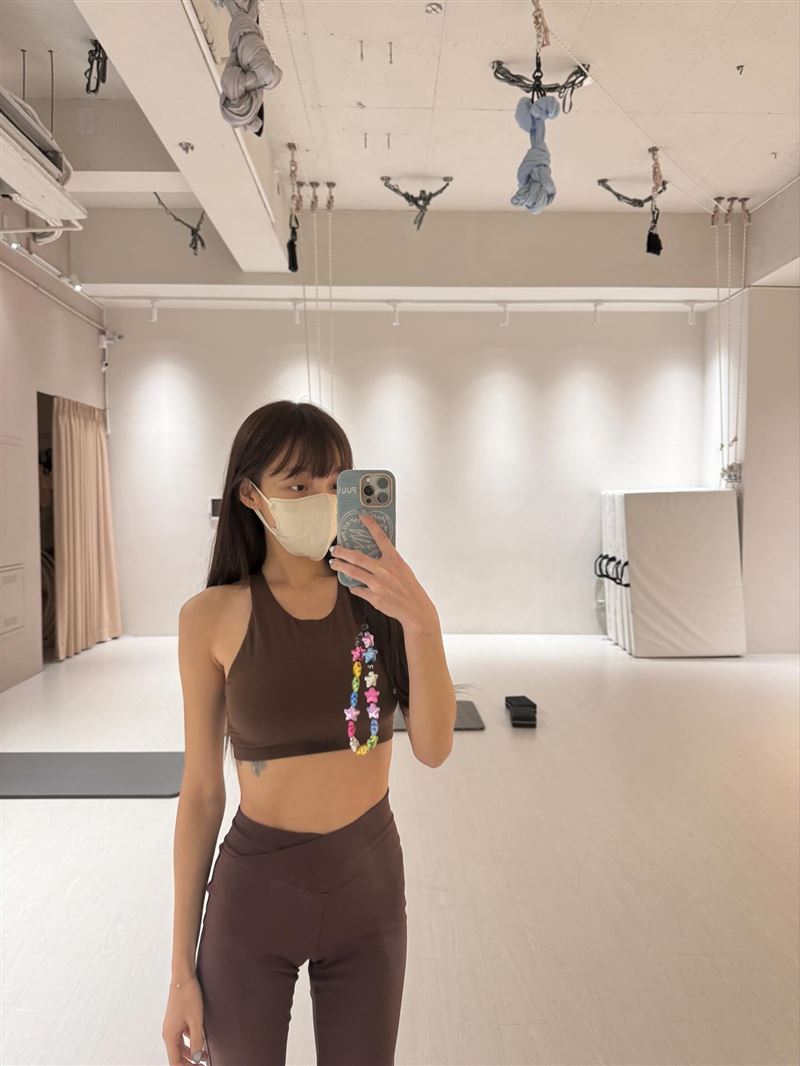 林襄太瘦！練瑜珈曝超兇曲線「肋骨快戳破皮膚」　粉絲：拜託多吃一點