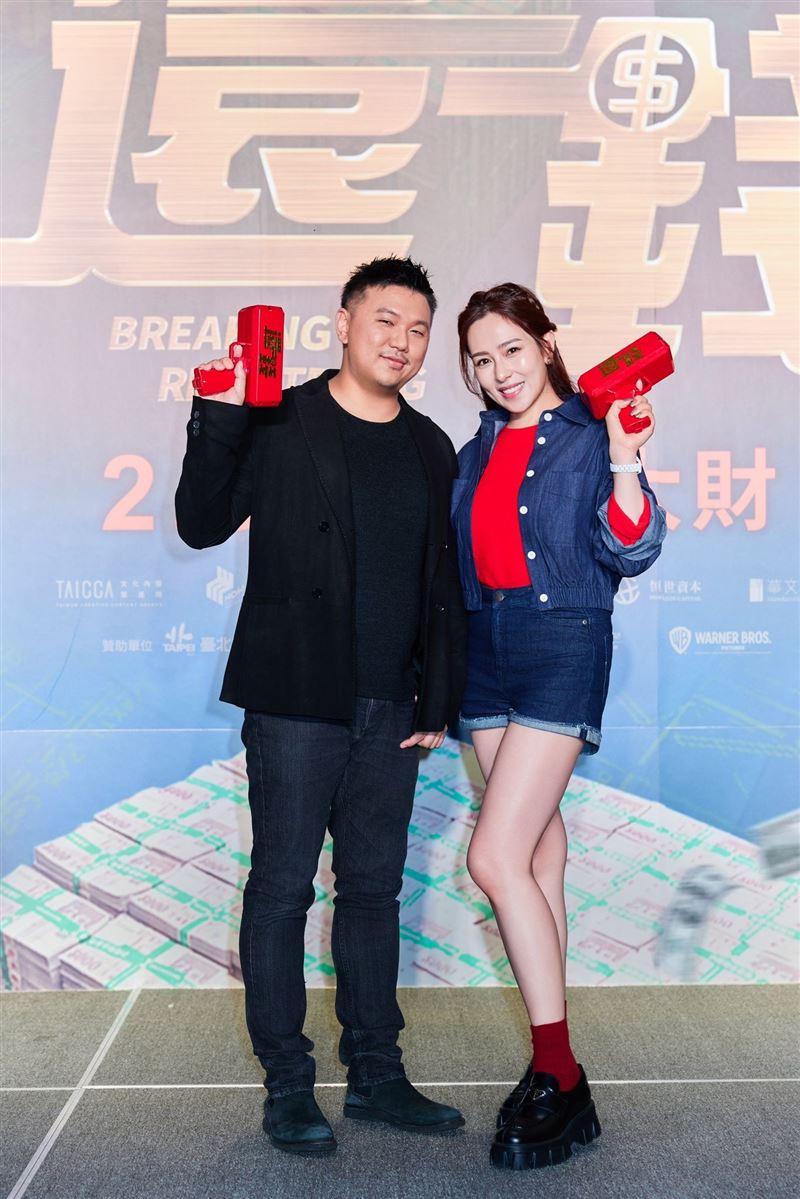 《還錢》特映會聚35星光！導演王鼎霖超正老婆曝光　監製爸笑：比我強