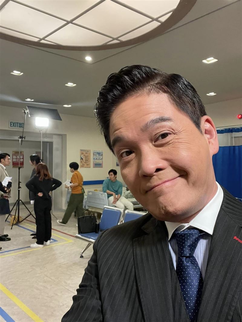 2天前才求婚成功！56歲男星「腹瀉、腳抽筋」驟逝　未婚妻悲曝心聲惹淚