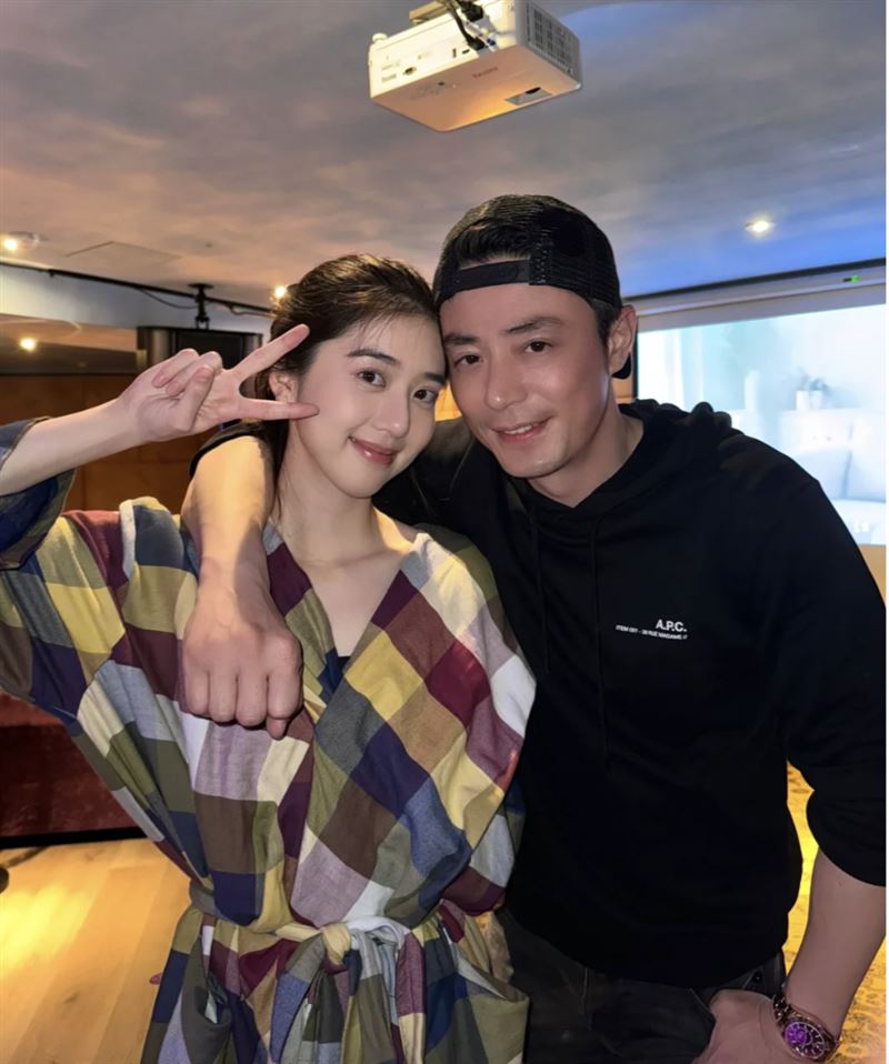 霍建華貼臉24歲女星惹爭議！林心如面前勾肩搭背　網友怒批：綠茶沒界限