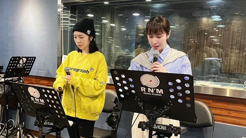 小薰、蔡家蓁露營遇颱風！狂風吹翻帳篷超慘　擁革命情感變好姐妹