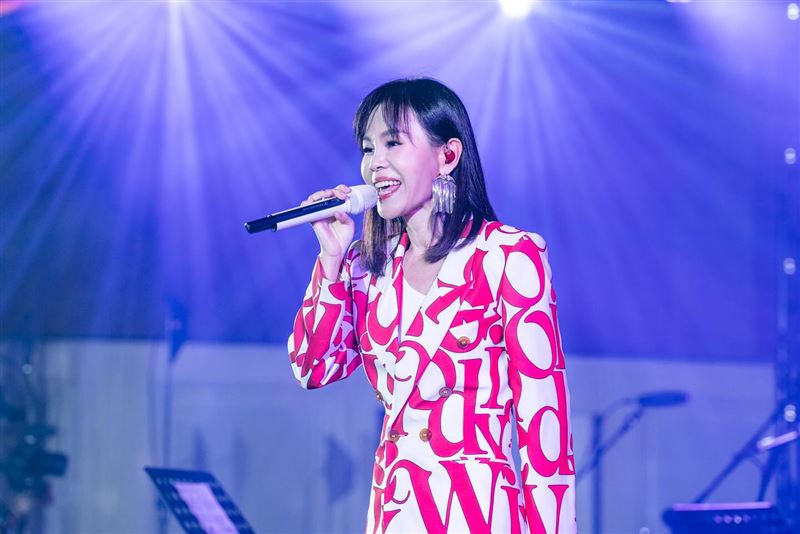 過年塞車潮多猛？彭佳慧屏東出發「開7個半小時」才到這：腰痠背痛了