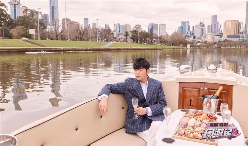 周董攜昆凌朝聖演唱會！竟遇上泰勒絲父親　同框嗨喊：他人超好