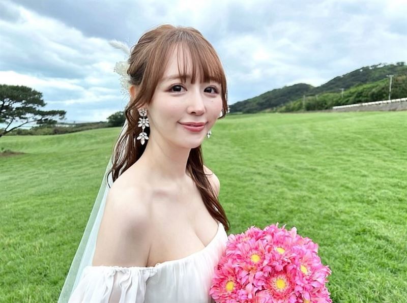 參加Netflix戀愛實境節目CP成真了！女星真的「找到老公」宣布閃婚