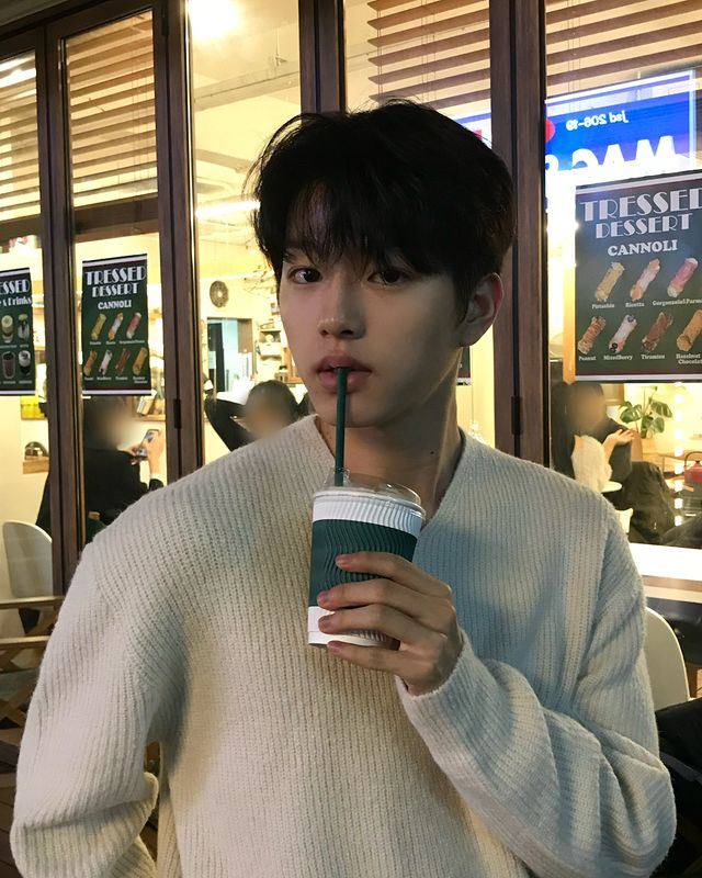 男偶像4年前出道失敗！「逆天顏值撞臉4男神」　網：簡直不像話