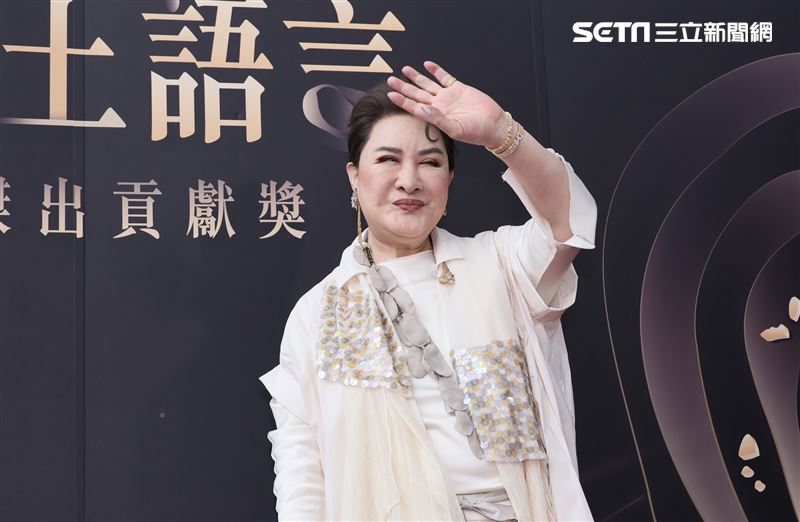 陳亞蘭拍歌仔戲賣3房！79歲楊麗花獲頒奉獻獎霸氣護愛徒喊「住家裡」