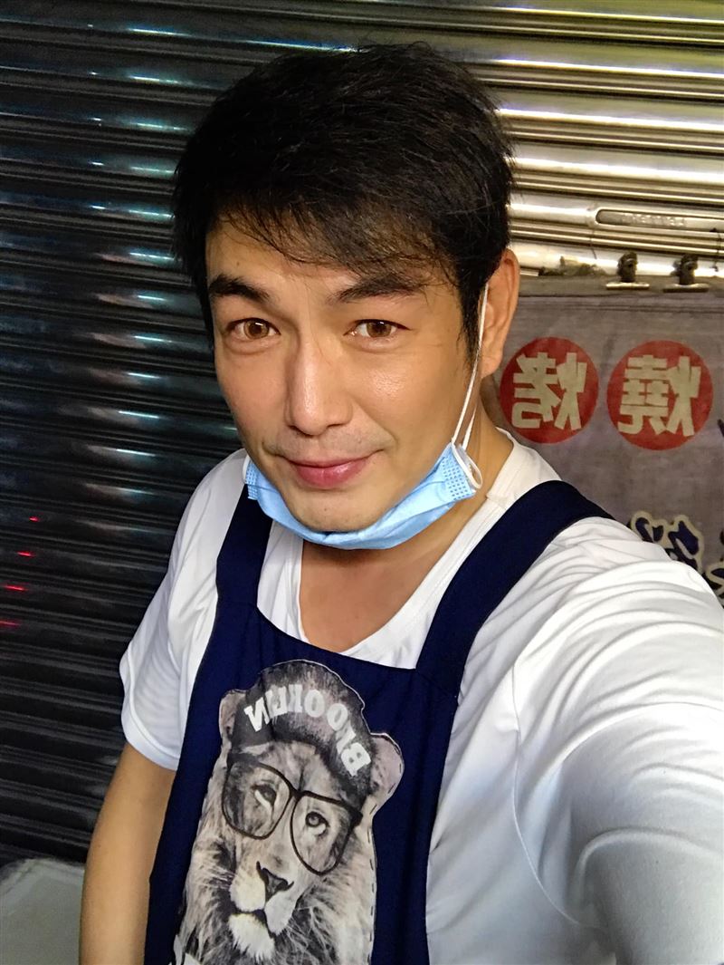 《戲說》男星夜市擺攤6年！突震撼宣布「告別市場」近況曝光了