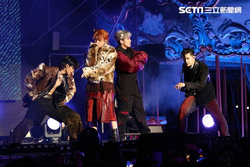 U:NUS蔡承祐真的秀大腹肌！高胥崴「唱到一半哽咽」團員傻住：差點哭