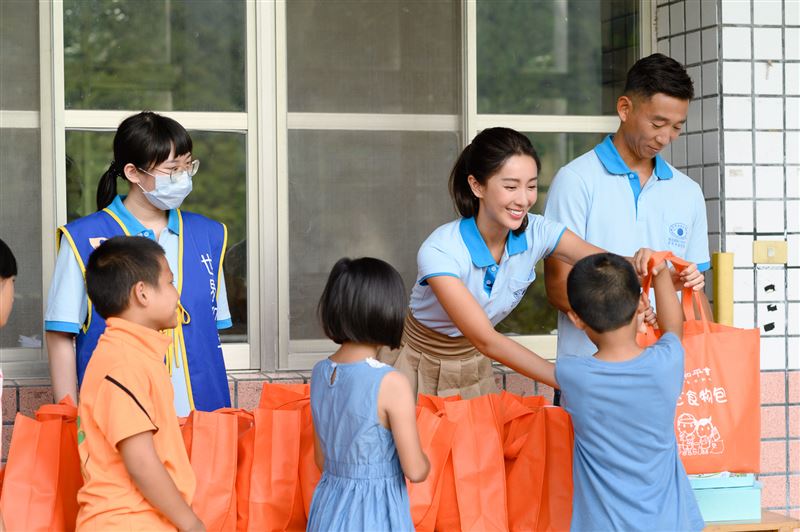 薪資呈現負成長！隋棠連續7年擔任搶救受飢兒代言人　揪尪關懷貧弱兒童