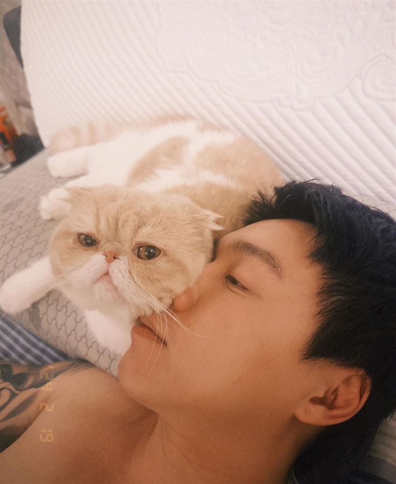 Toyz才認追求篠崎泫！秒和愛莉莎莎「全裸做1事」他認證：身材不錯