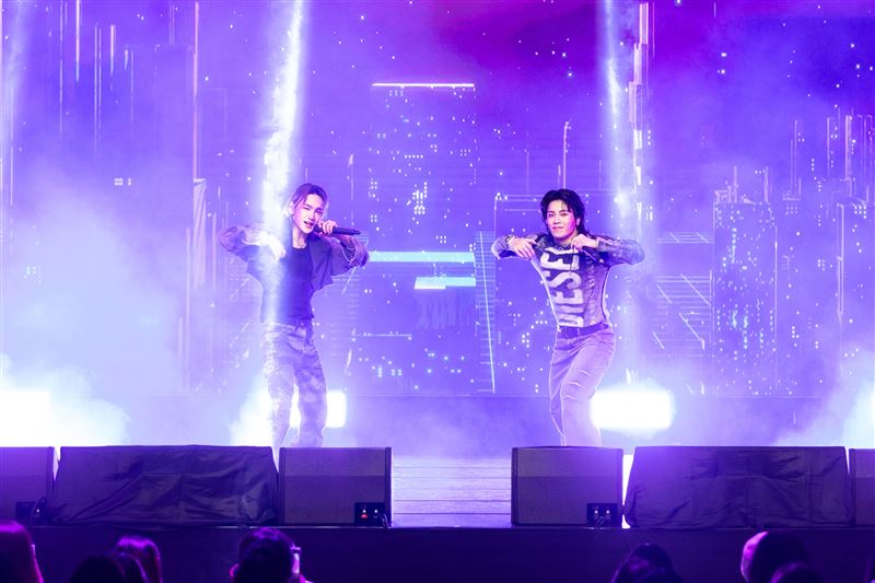 KENTA＆相均來台喝台啤！誤以為「只賣18天」笑喊：感到很榮幸