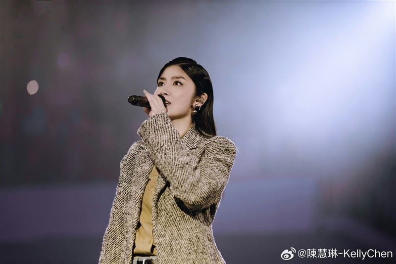 野生陳慧琳現身廣州粥店！51歲零修圖真面目曝光　網嚇壞：都沒老