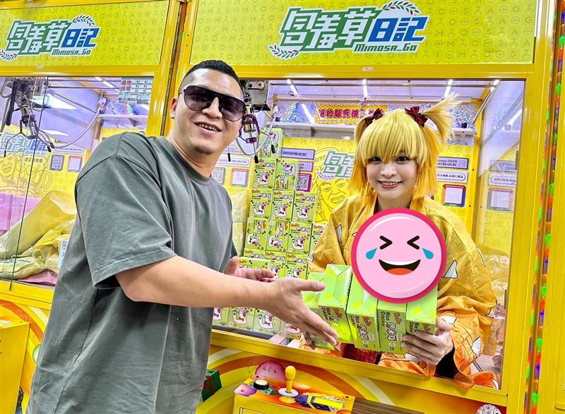 夾娃娃贏手機「卻收柯P文宣」！草爺親上火線道歉　砲轟主辦：欺騙