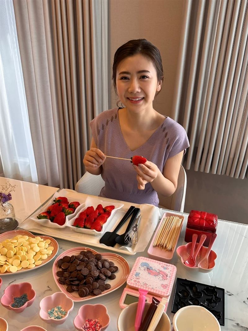 福原愛判決宣布前先出招！「開心更新社群」　粉衣現身歡慶