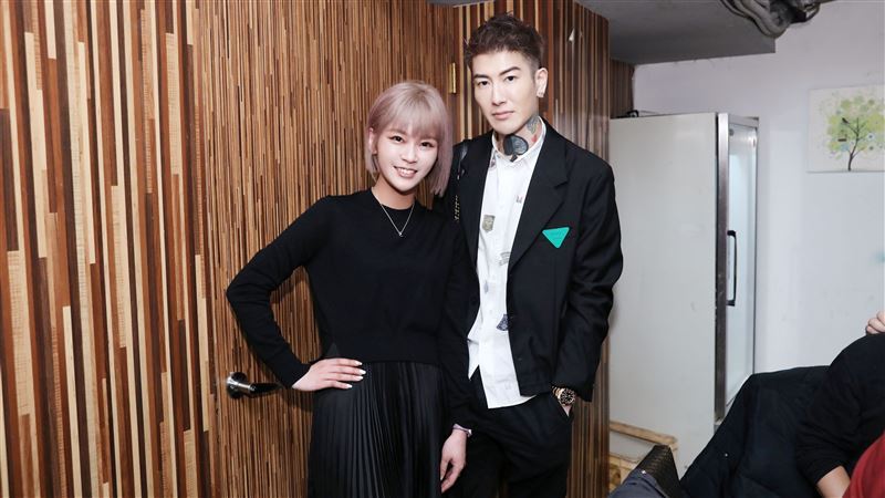 李明珊直播親曝男友傷勢！還原遭毆打經過　憤怒坦言：真的滿生氣