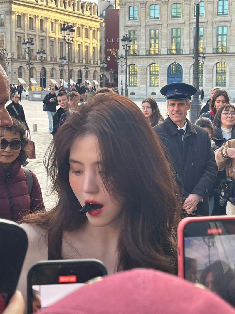 陸劇女神「嘴咬餅乾」慘被罵翻！網怒酸：東施效顰