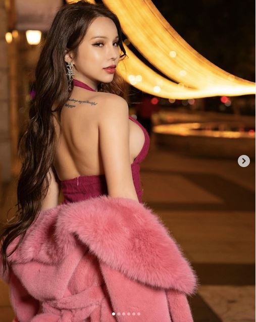 小A辣胸前挖空辣爆！8月赴泰國選美「代表台灣」嗨曝心聲