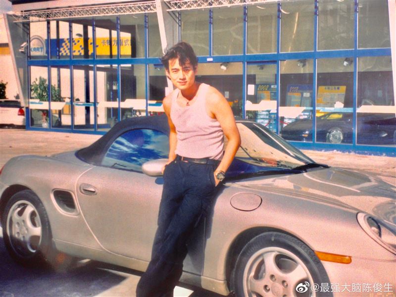 台灣第一男模息影12年！55歲陳俊生「睽違2年分享近況」體態超驚豔