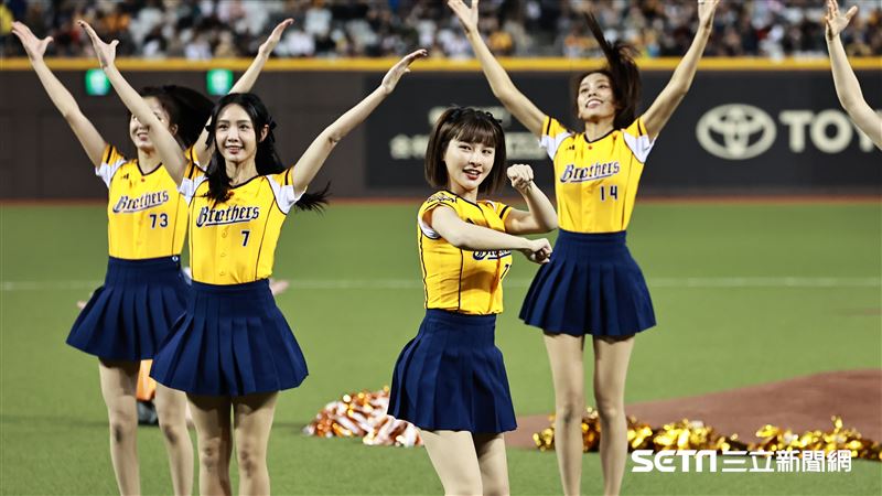 獨家/大巨蛋滿場37890人前跳「炸裂」 峮峮感動!差點落淚