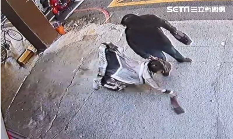 新／周思潔因騎樓突起物跌倒「踉蹌正面趴地」要申訴　市府：全力協助