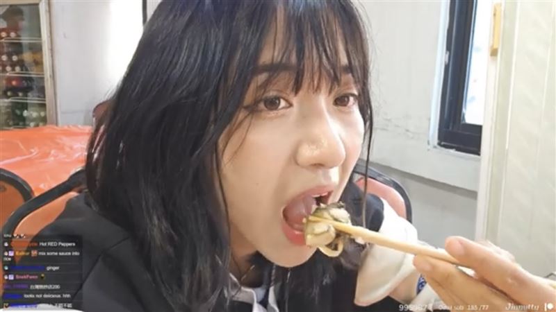 企鵝妹衝小琉球吃海鮮大餐！「驚人價格」曝　網：台灣國旅最後希望？